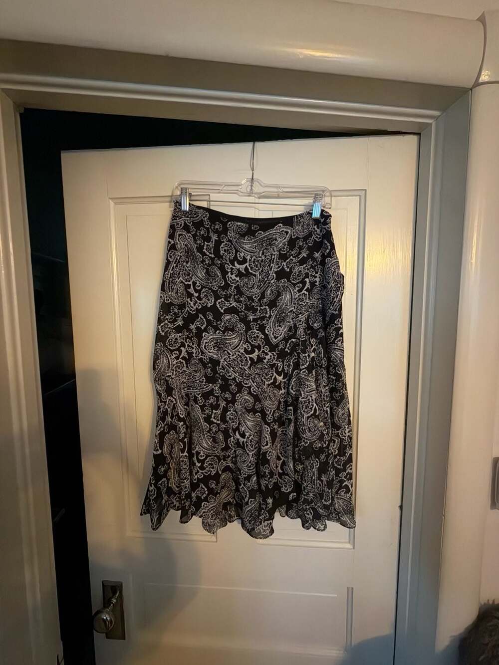 Chaps Paisley Skirt Size 4 Black White Flowy Ruffle Chiffon
